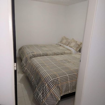 Acogedor Apartamento Pequeno E Independiente Bogotá Exteriör bild
